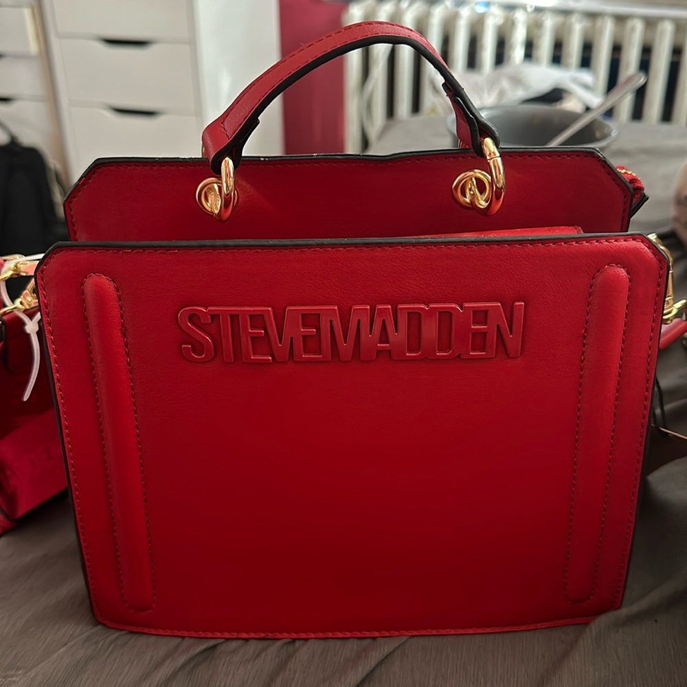 Red Steve madden Bevelyn bag new 2 straps included. New with tags